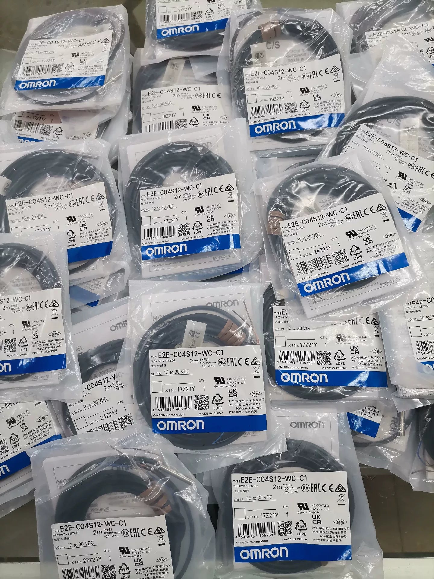 1pc New   Omron E2E-C04S12-WC-C1