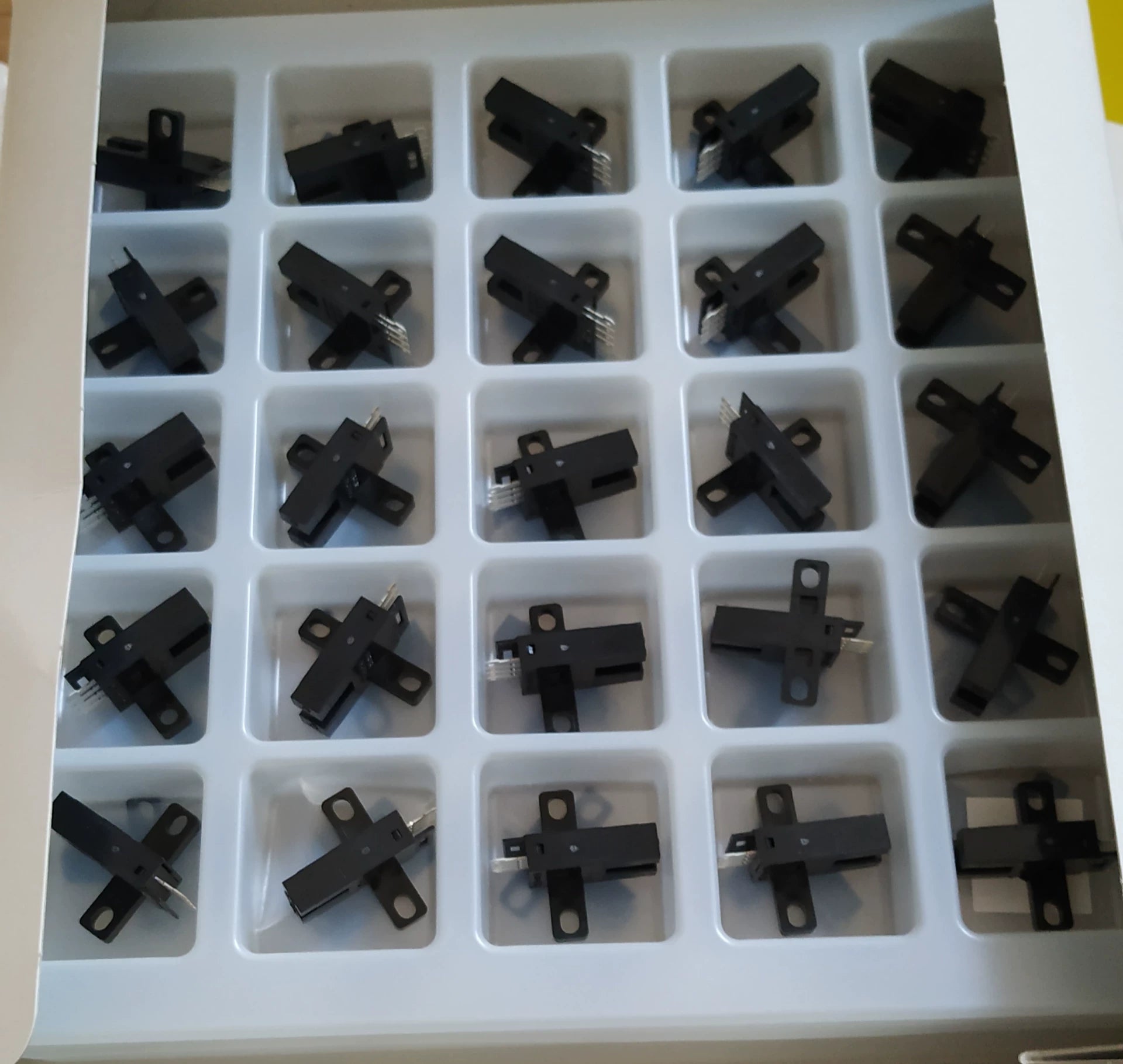 1pc New   Omron EE-SX672