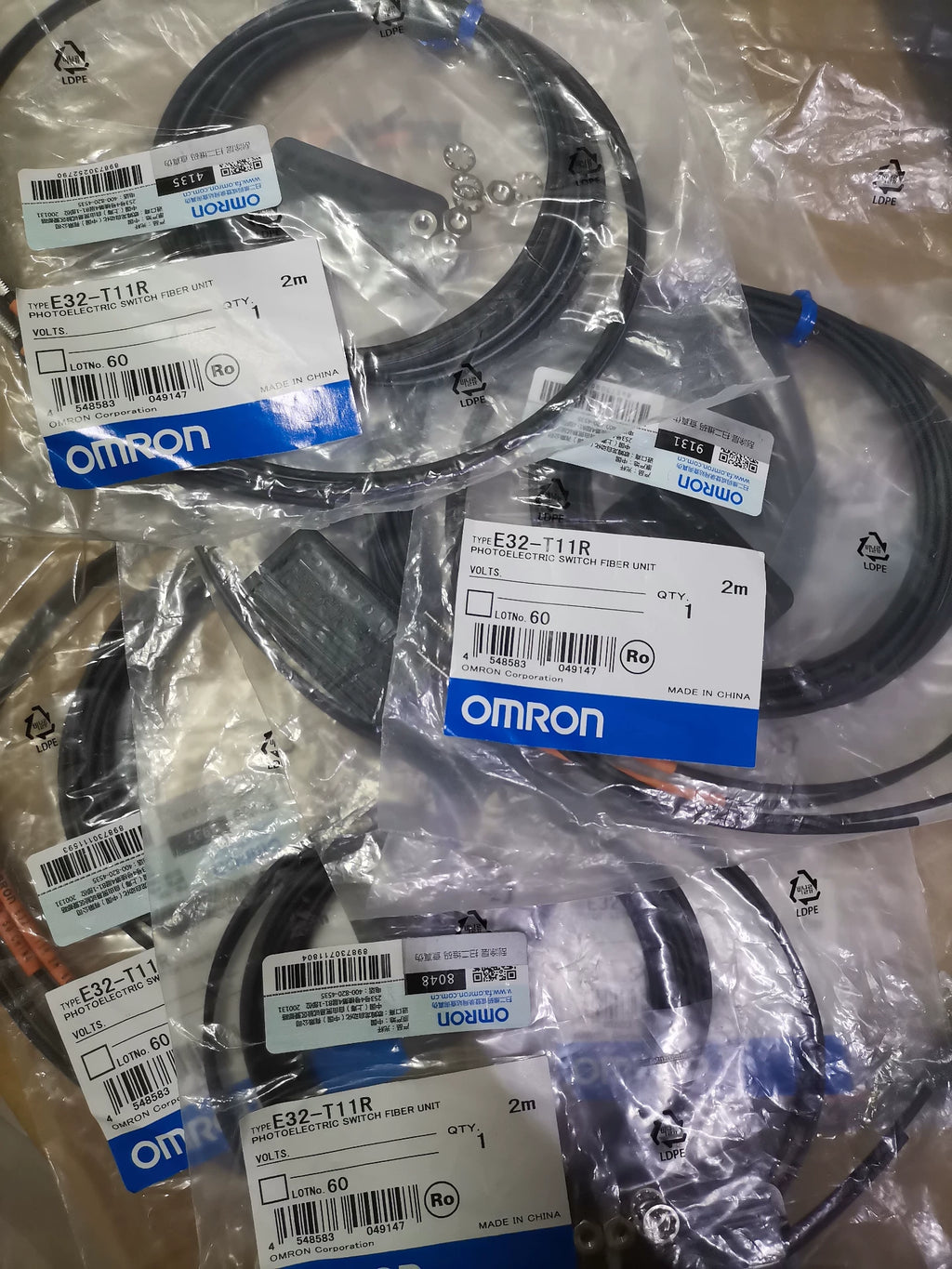 1pc New   Omron E32-T11R