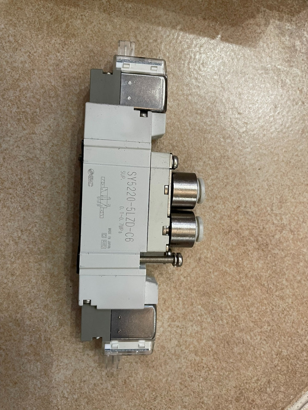 1pc new for SMC SY5220-5LZ-C6