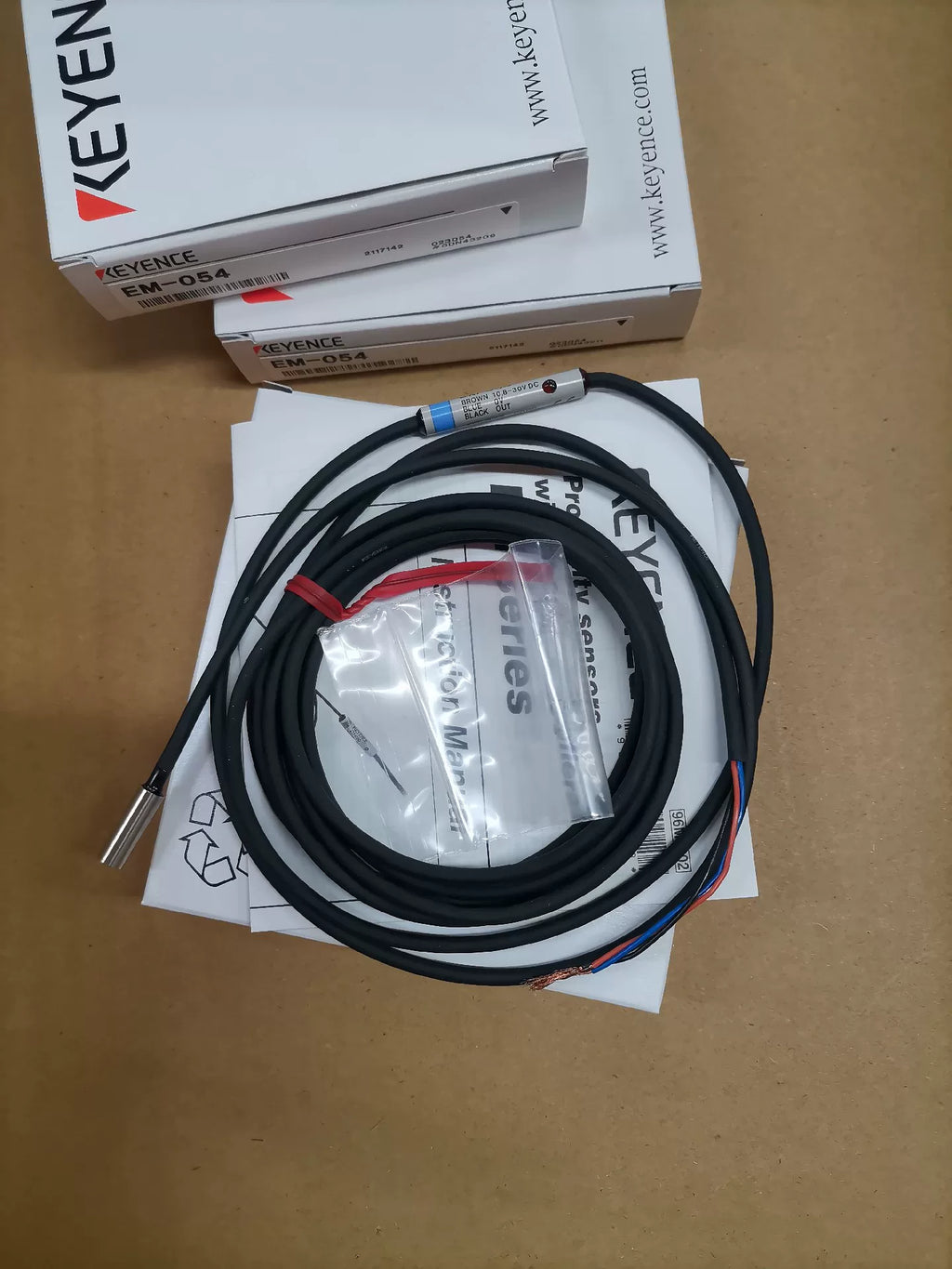 1pc New   KEYENCE EM-054