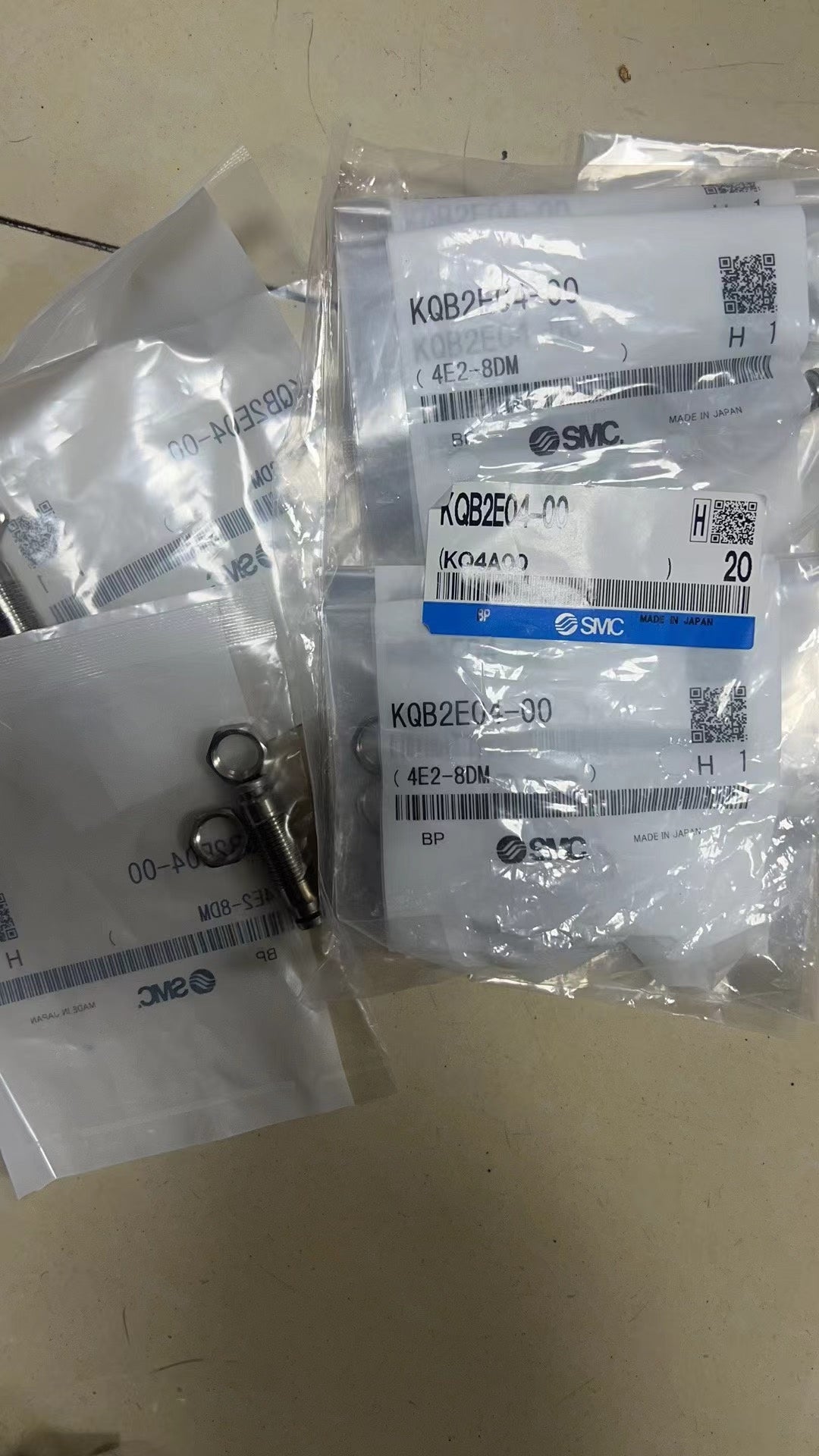 1pc new in box freeshipping SMC KQB2E04-00