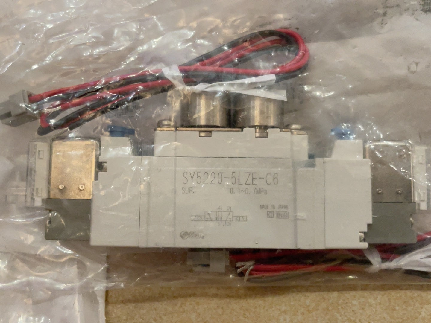 1pc new for SMC SY5220-5LZE-C6