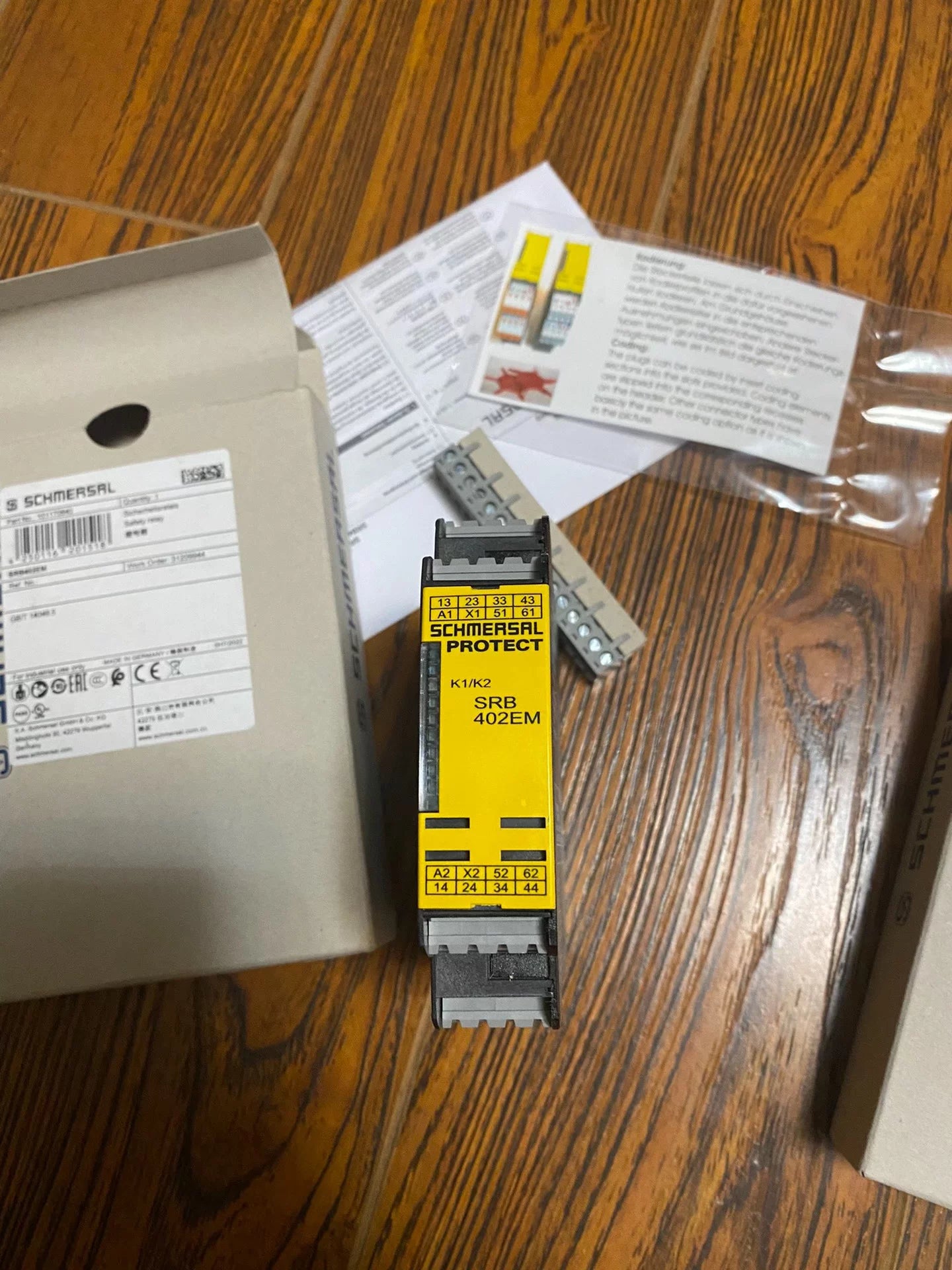 1pc new  SCHMERSAL  SRB402EM