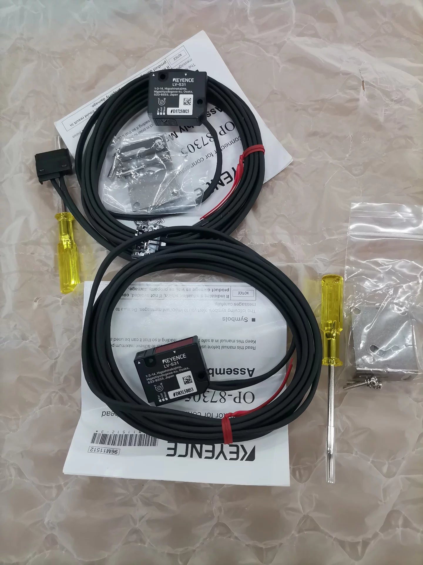 1pc New   KEYENCE LV-S31