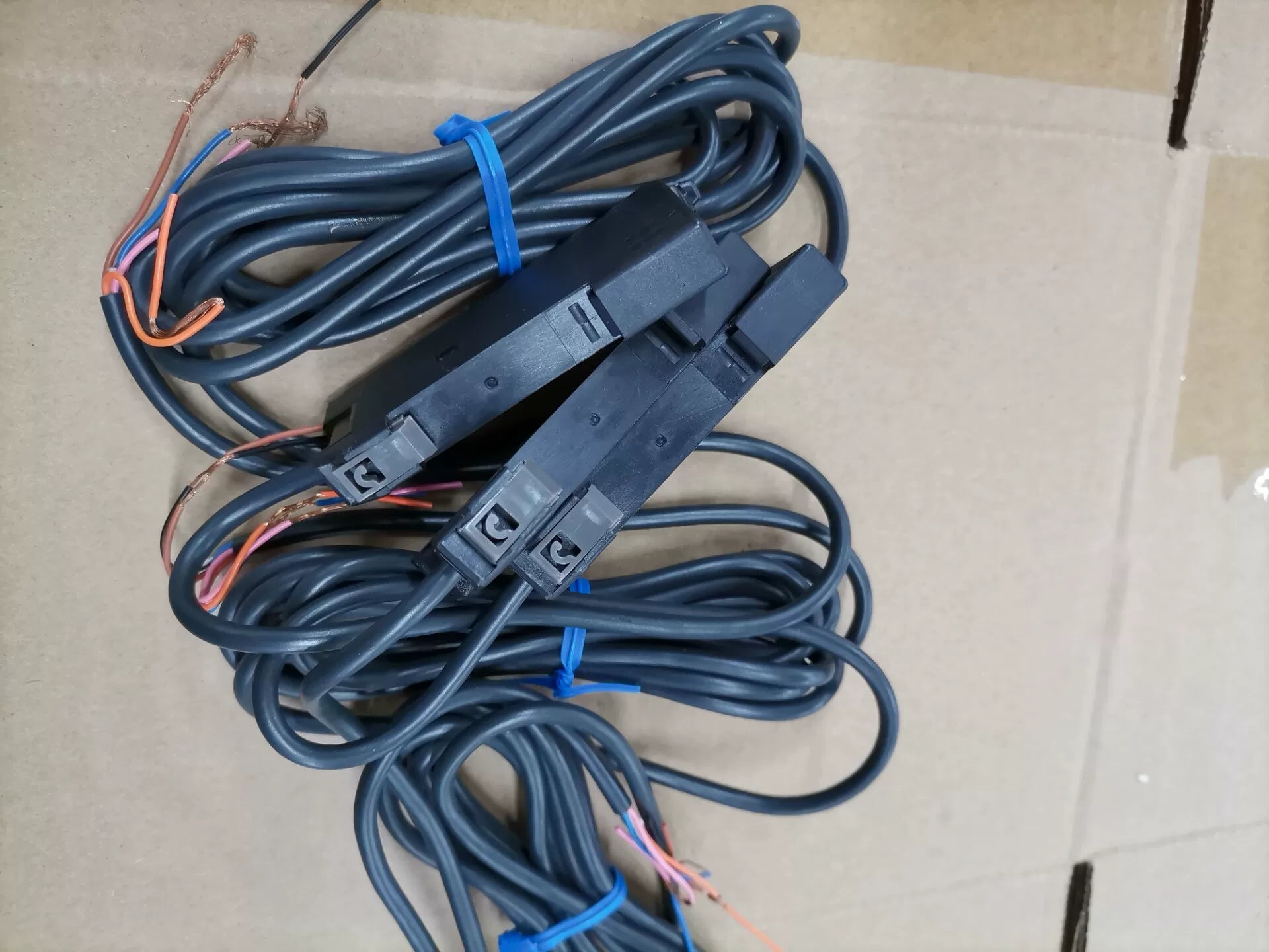 1pc New   Omron E3X-DA21-S-FCN