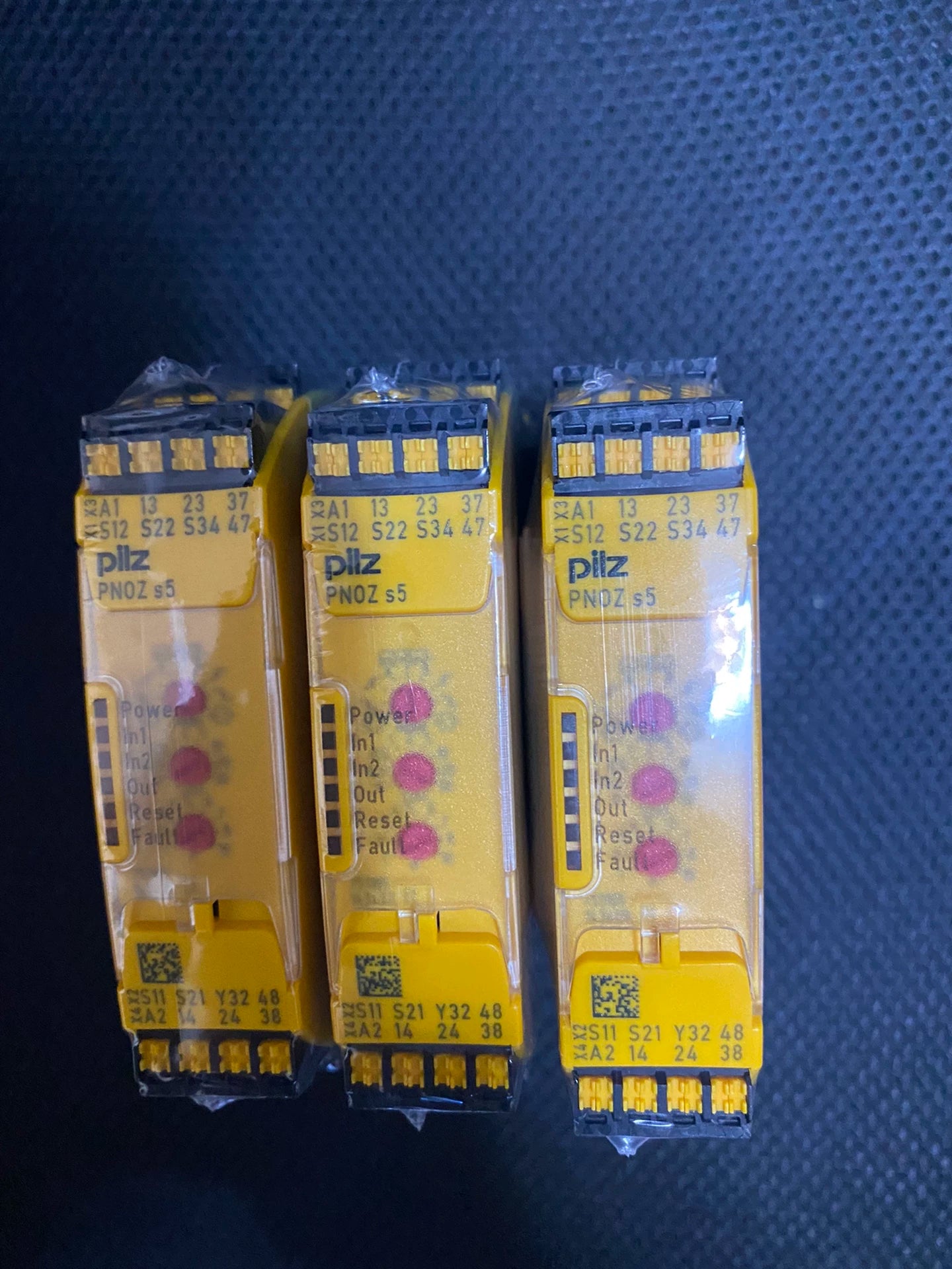 1pc new  PILZ 751105