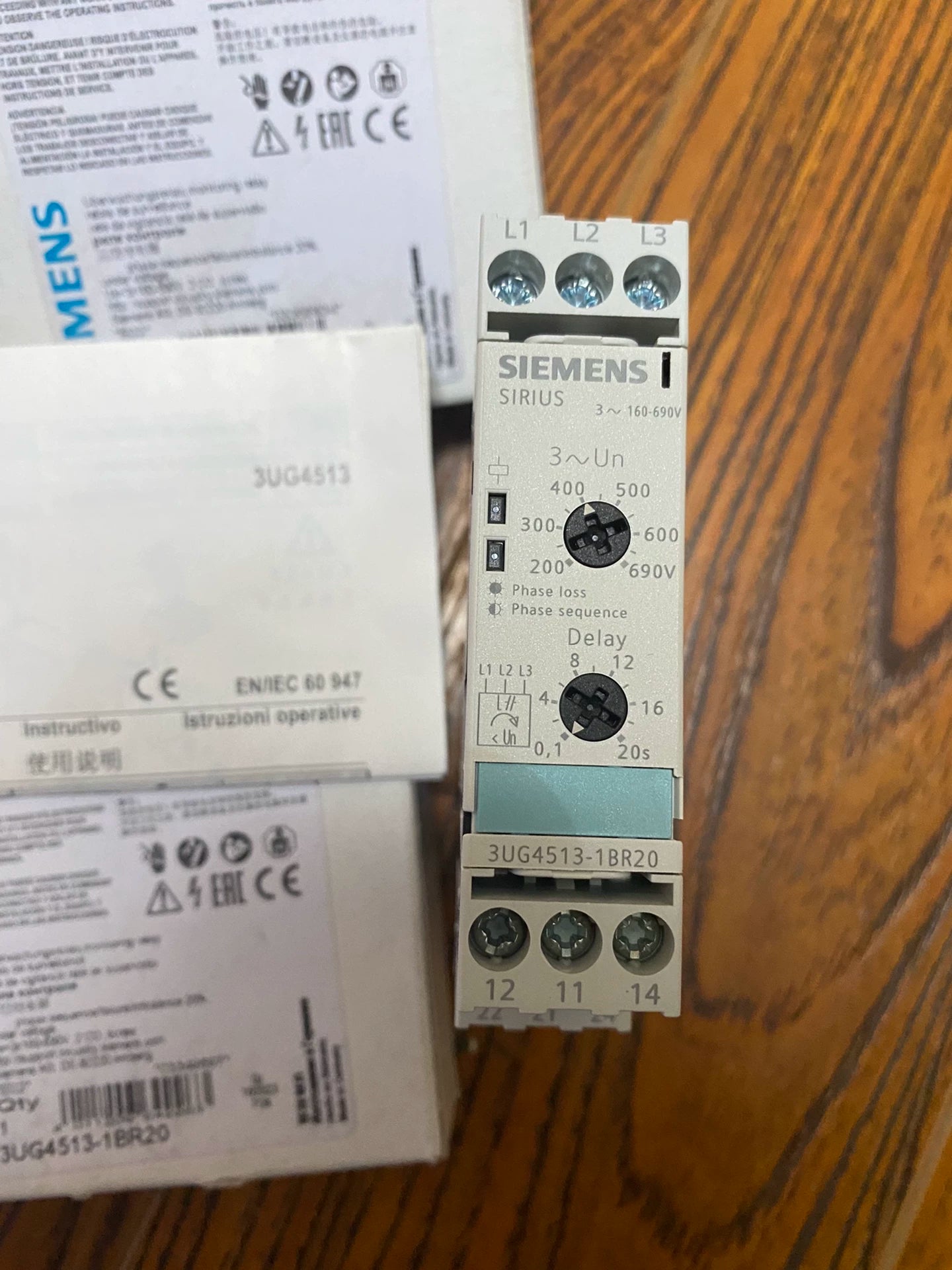 1pc new  SIEMENS 3UG4513-1BR20