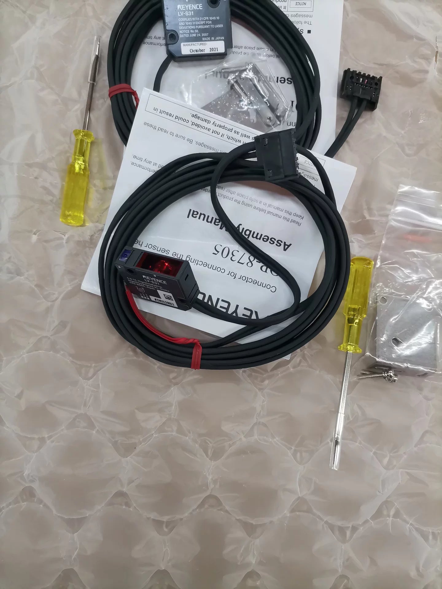 1pc New   KEYENCE LV-S31