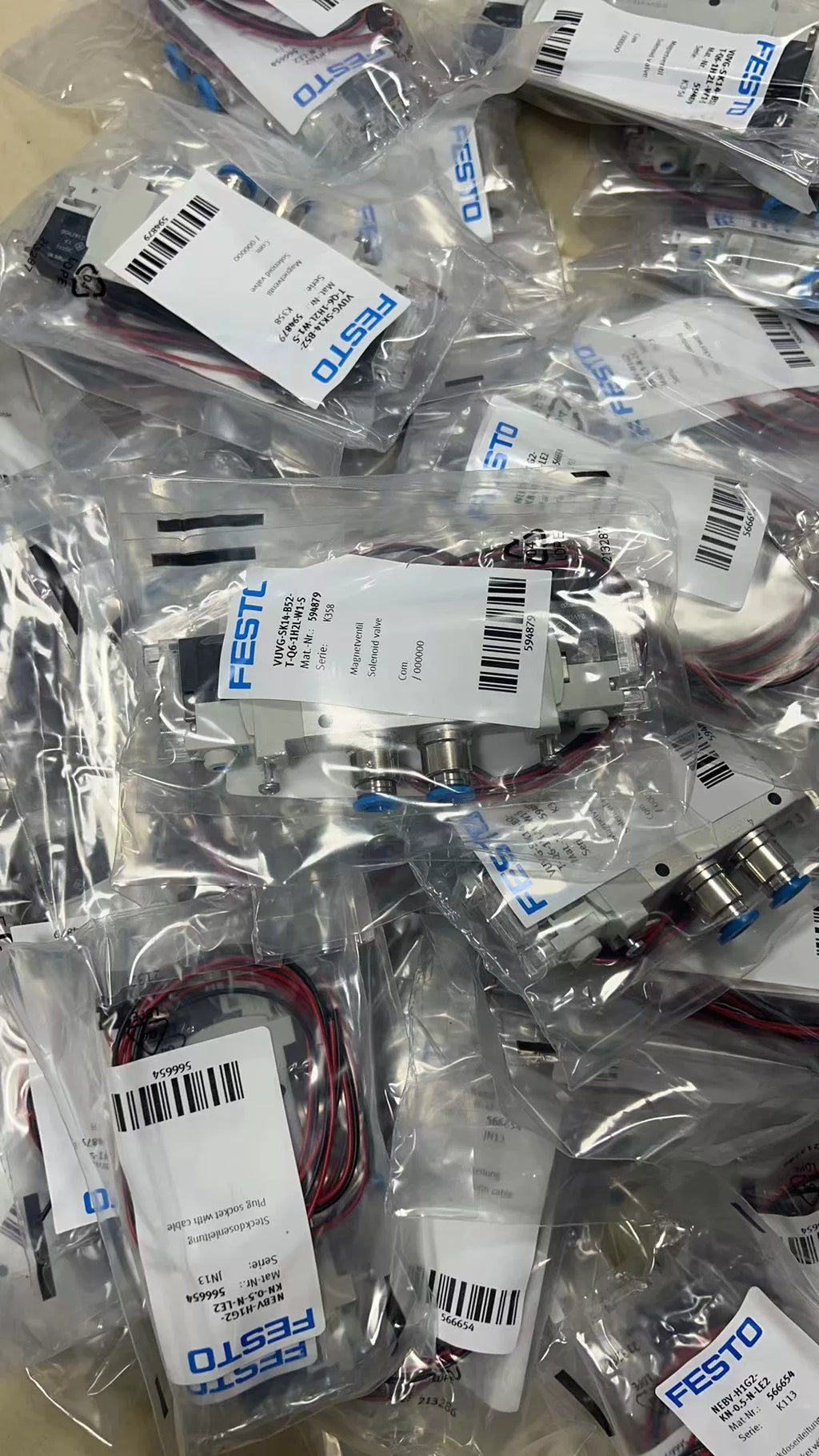 1pc new in box freeshipping Festo VUVG-LK14-B52-T-Q6-1H2L-W1-S  594879