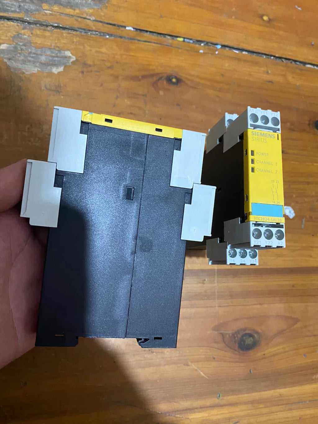 1pc new  SIEMENS 3TK2824-1AL20