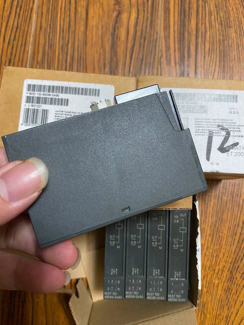 1pc new  SIEMENS 6ES7132-4BD00-0AB0