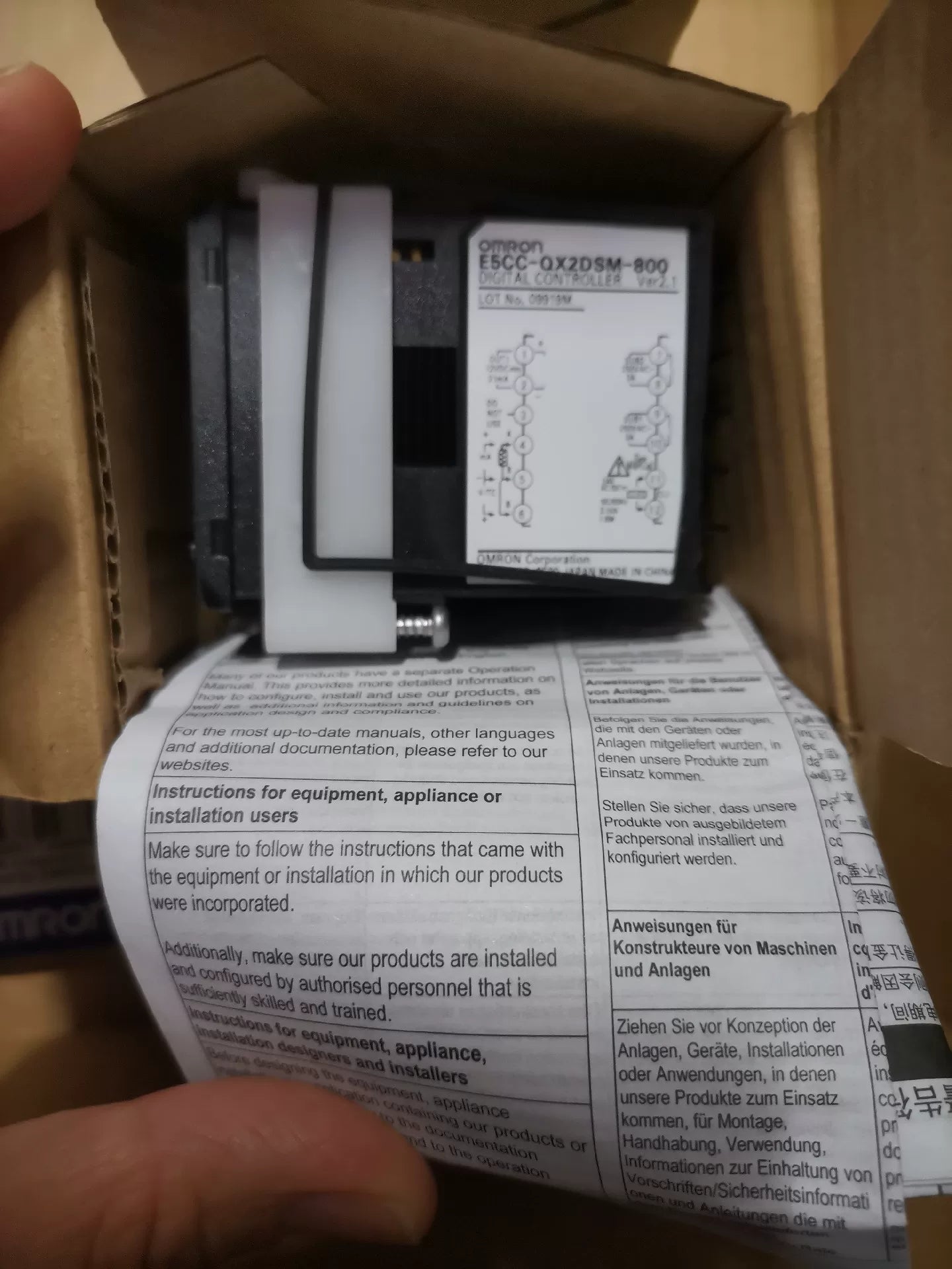 1pc New   Omron E5CC-QX2DSM-800
