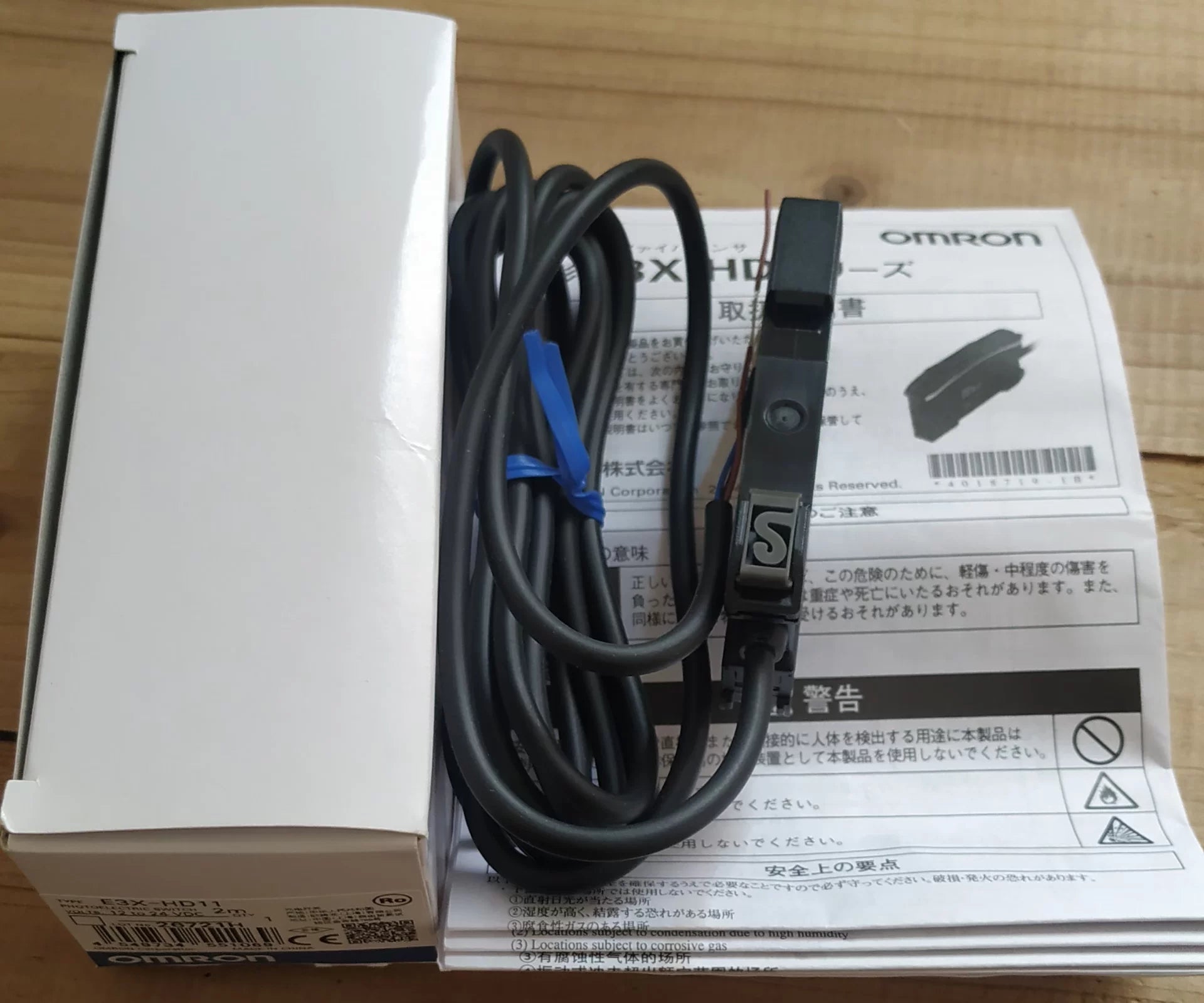 1pc New   Omron E3X-HD44