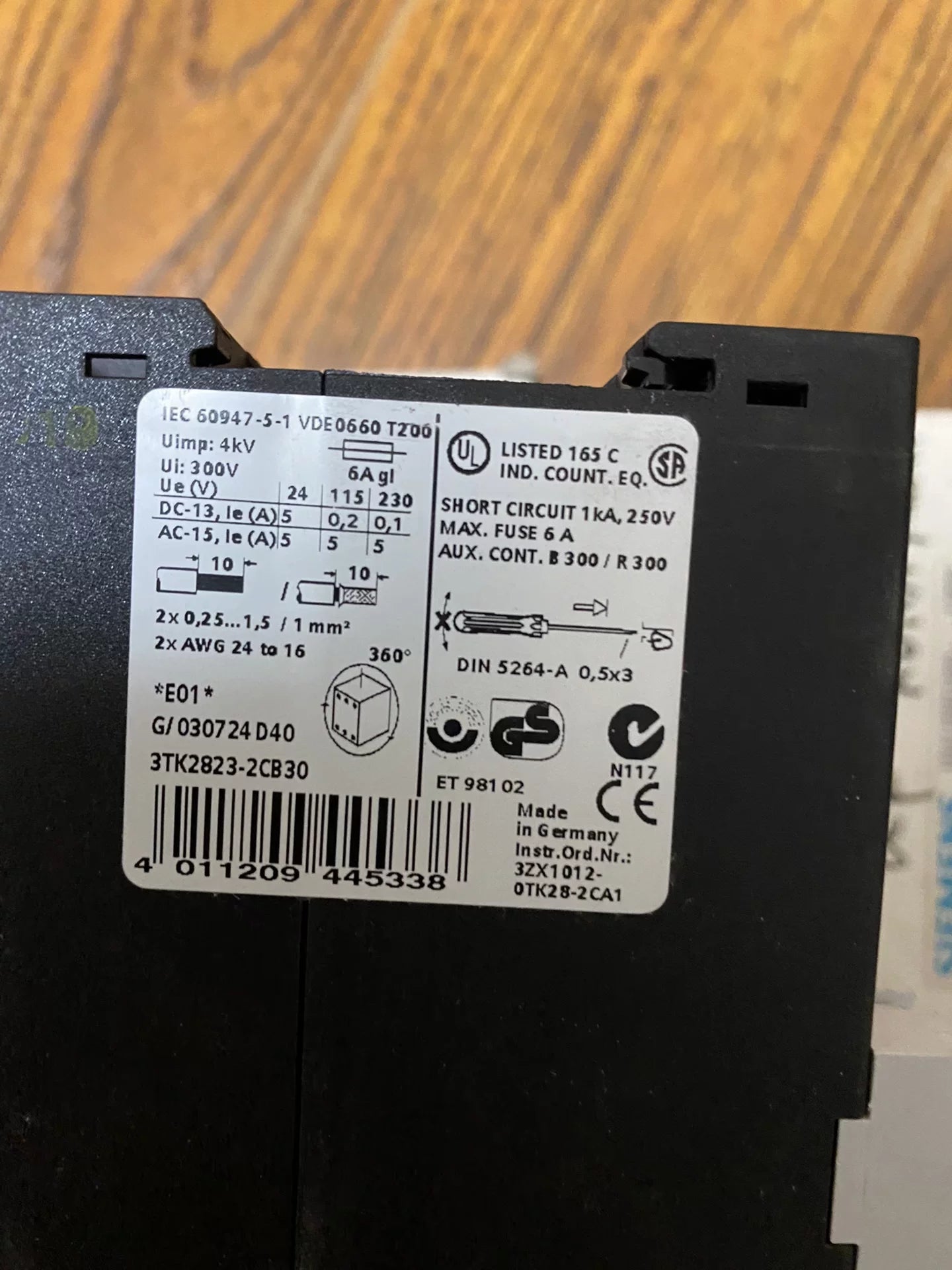 1pc new  SIEMENS 3TK2823-2CB30