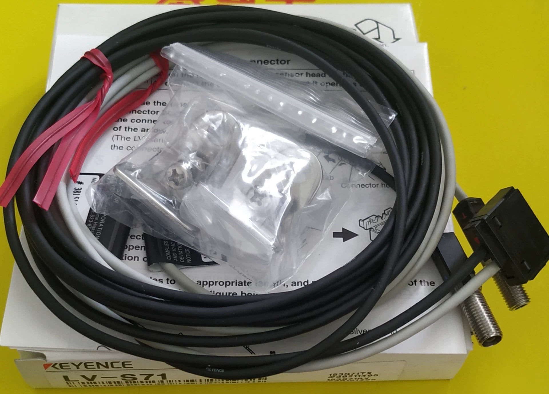 1pc New   KEYENCE LV-S71