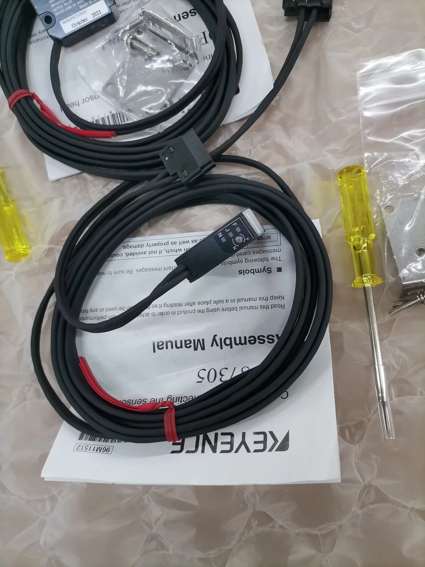 1pc New   KEYENCE LV-S31
