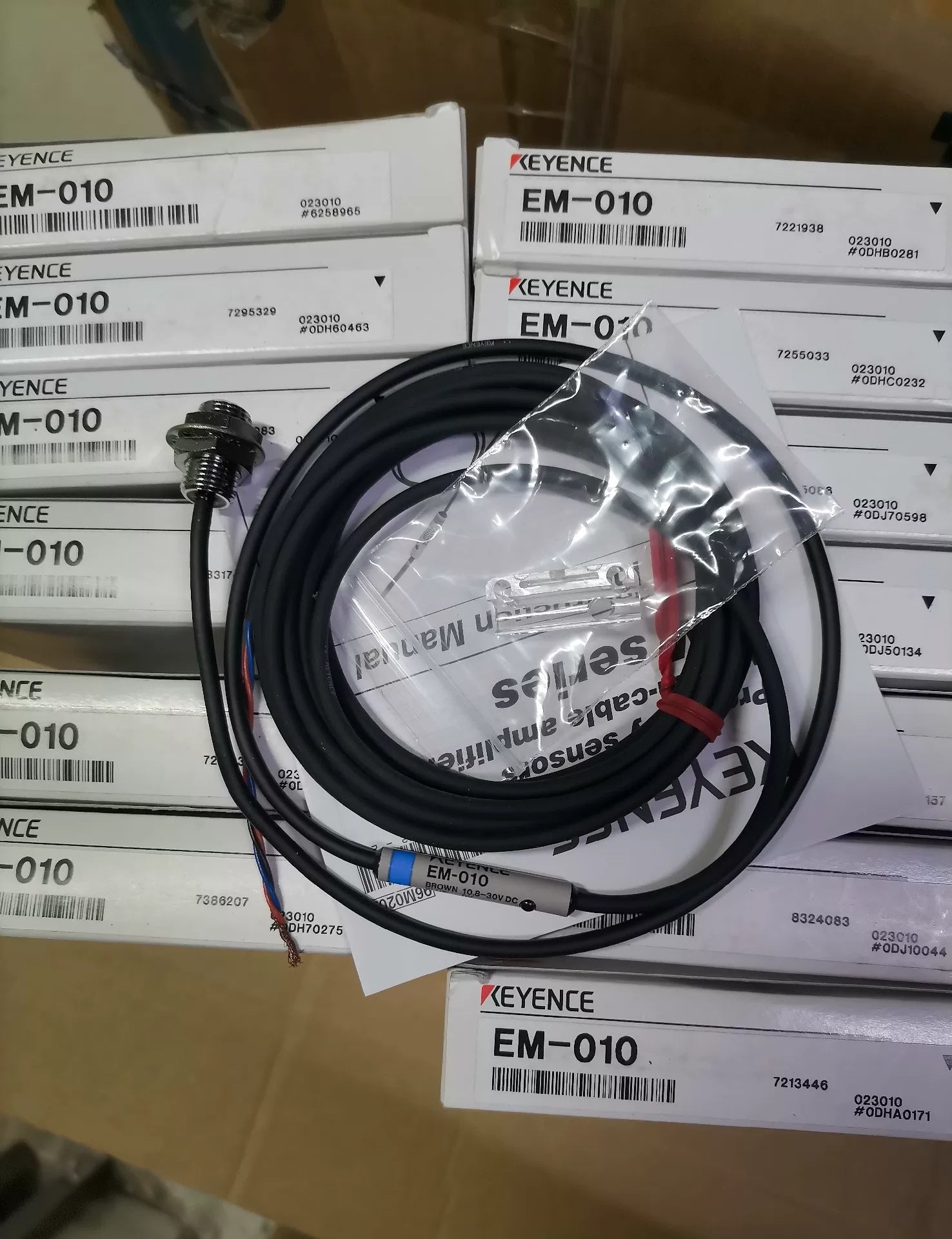 1pc New   KEYENCE EM-010