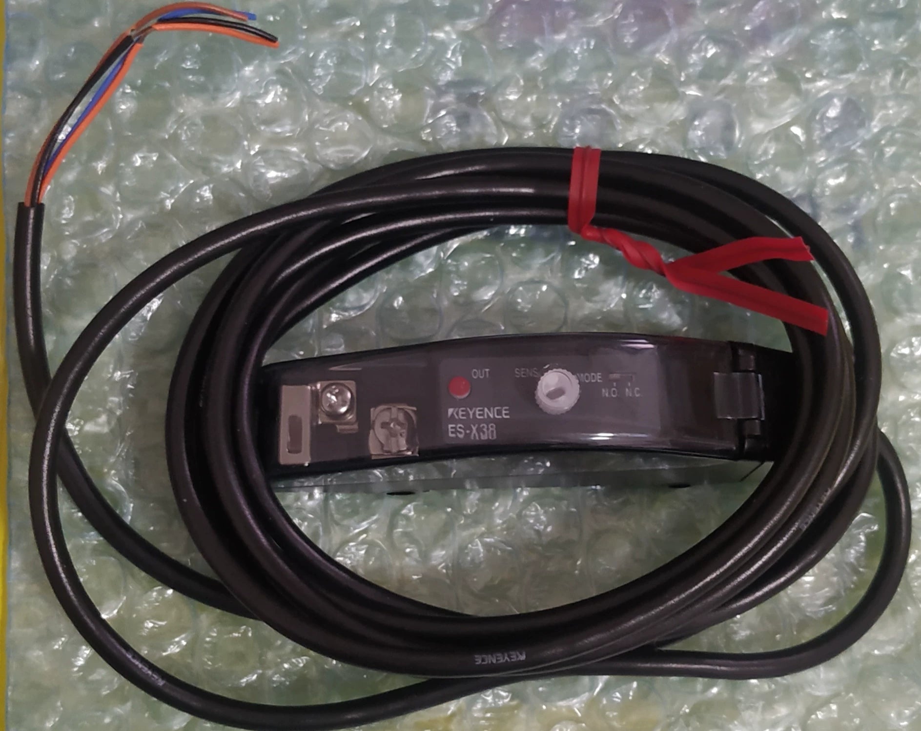 1pc New   KEYENCE ES-X38