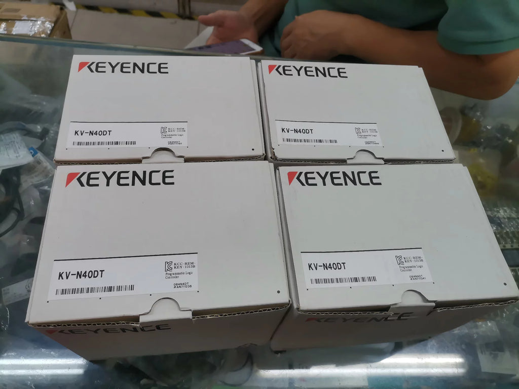 1pc New   KEYENCE KV-40DT