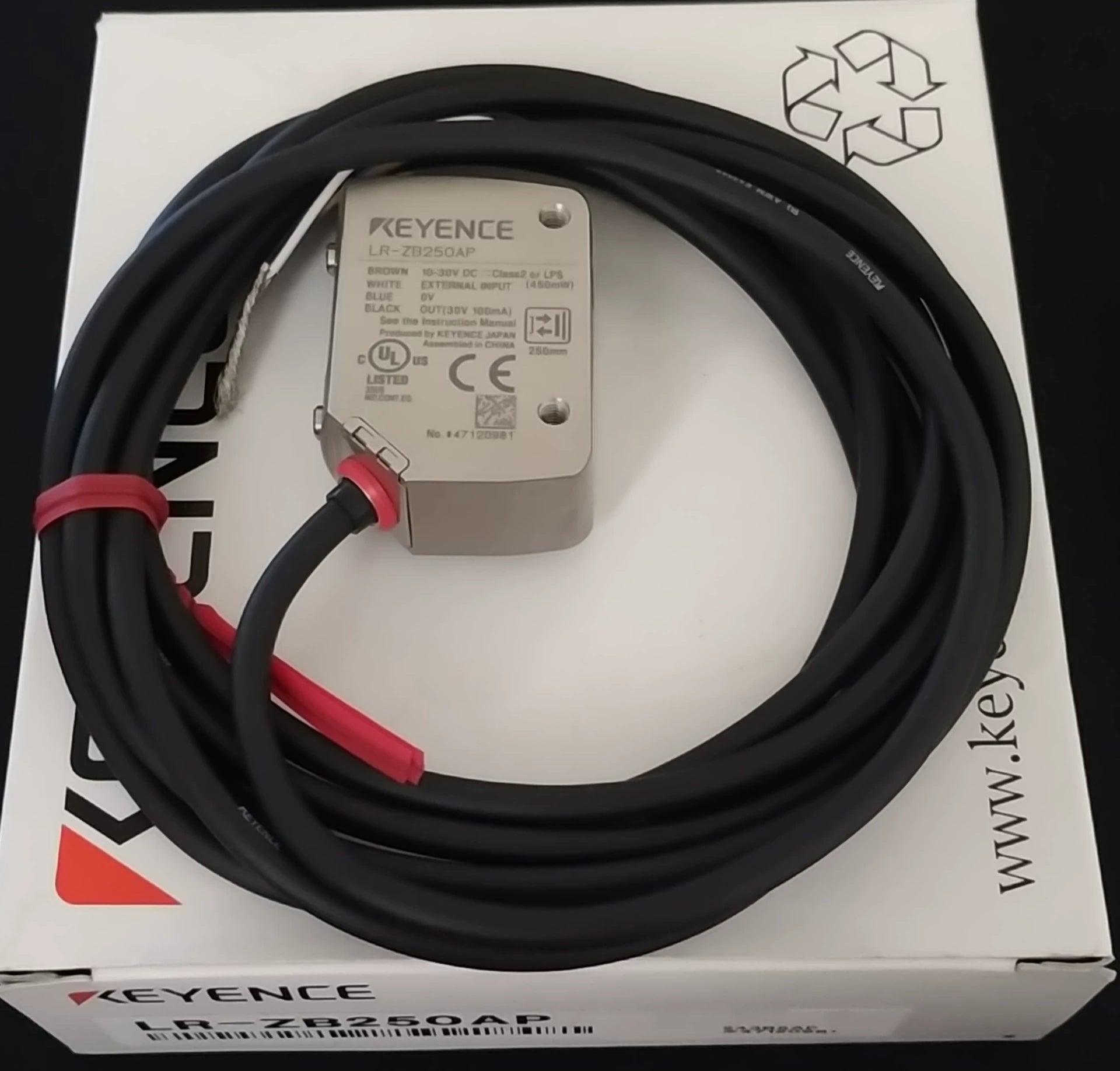 1pc New   KEYENCE LR-ZB250AP