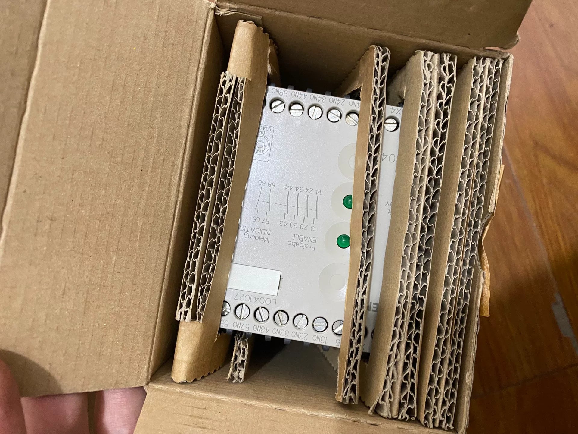 1pc new  SIEMENS 3TK2804-0BB4