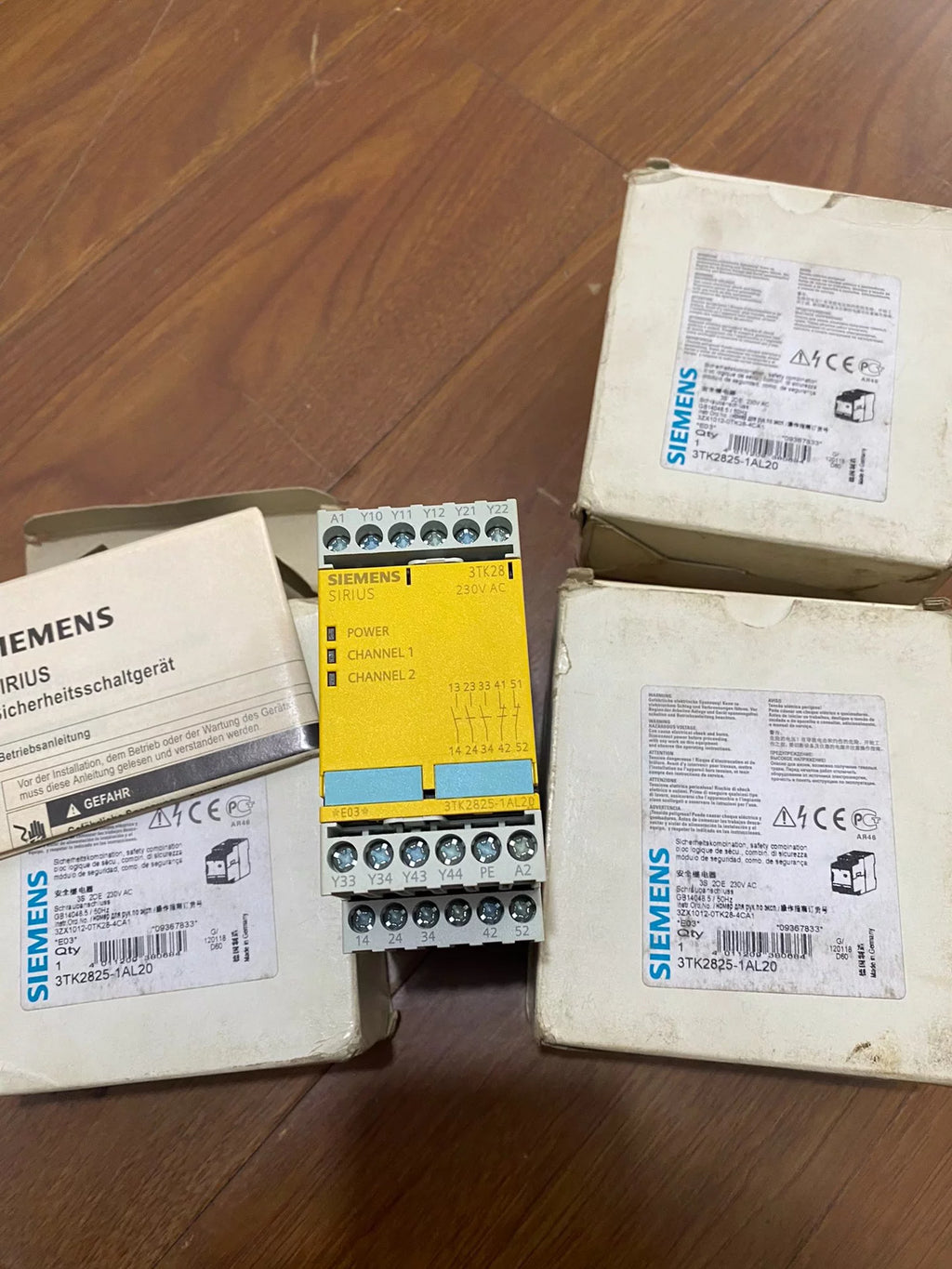 1pc new  SIEMENS 3TK2825-1AL20