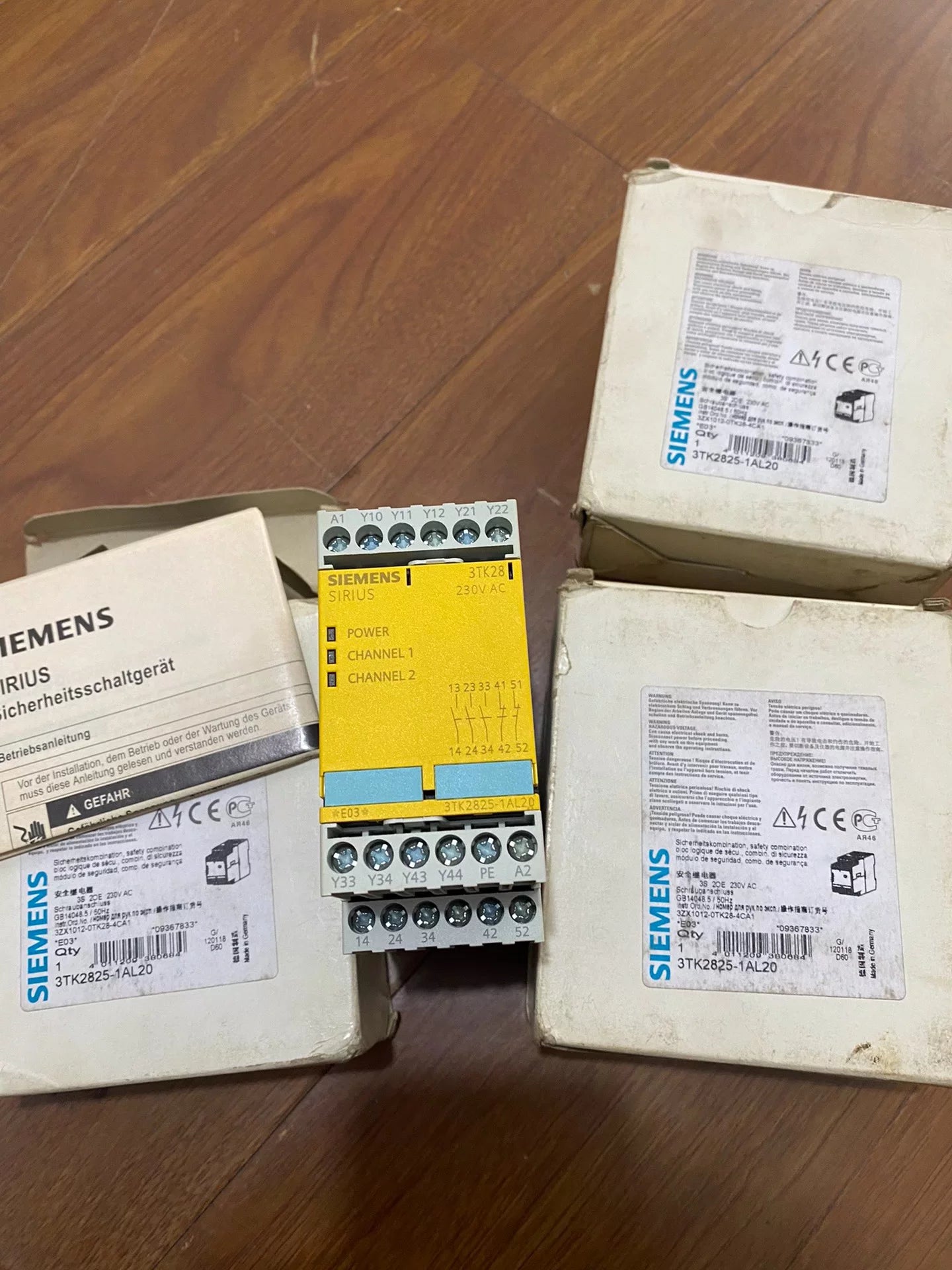 1pc new  SIEMENS 3TK2825-1AL20