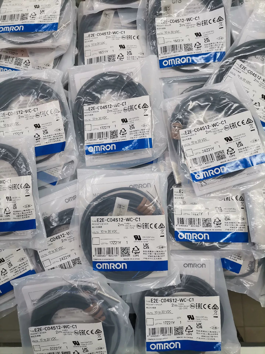 1pc New   Omron E2E-C04S12-WC-C1