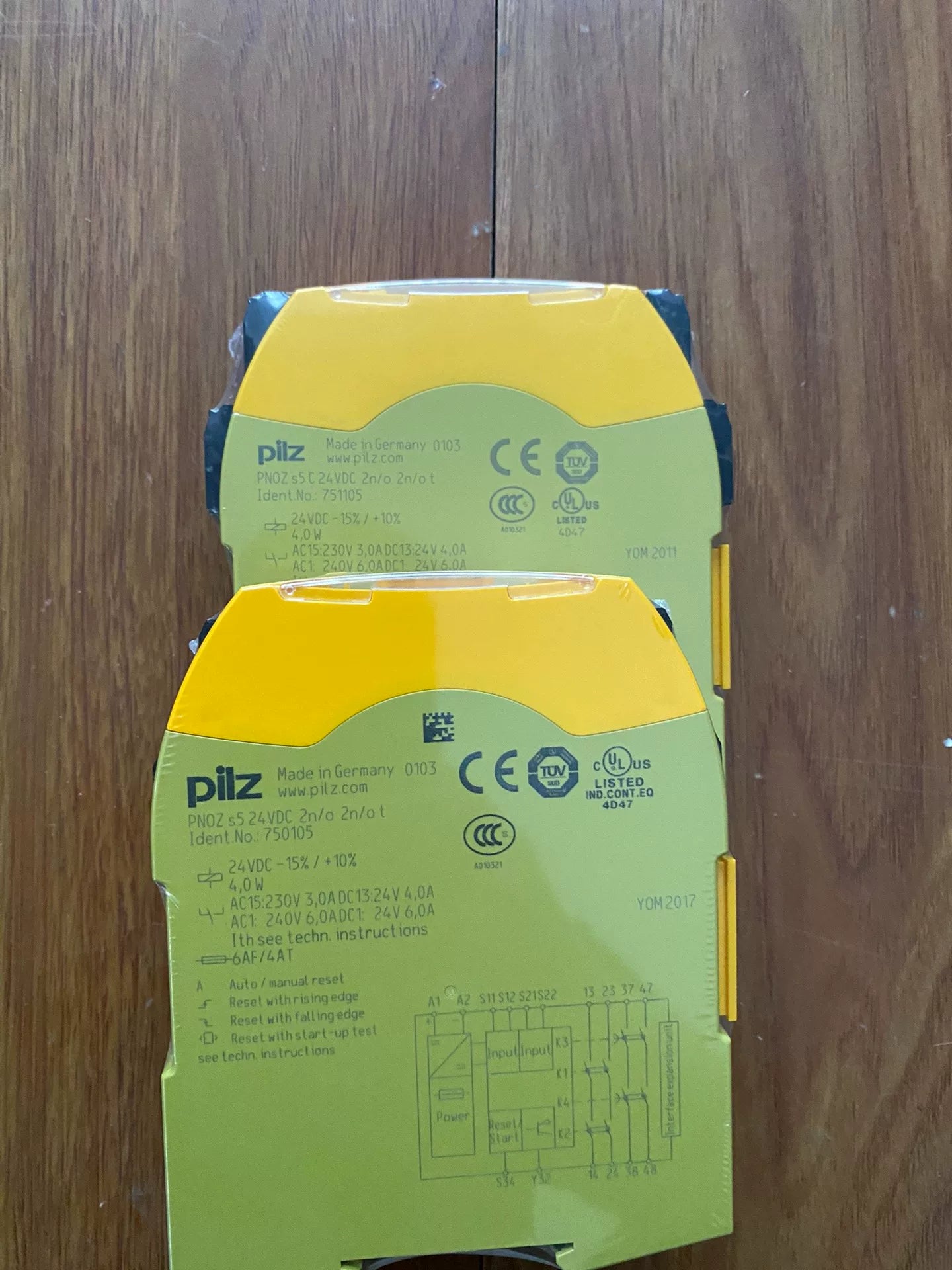 1pc new  PILZ PNOZ S5  751105