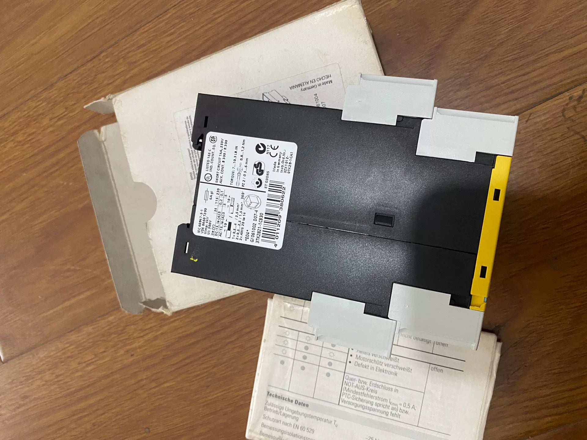 1pc new  SIEMENS 3TK2821-1CB30