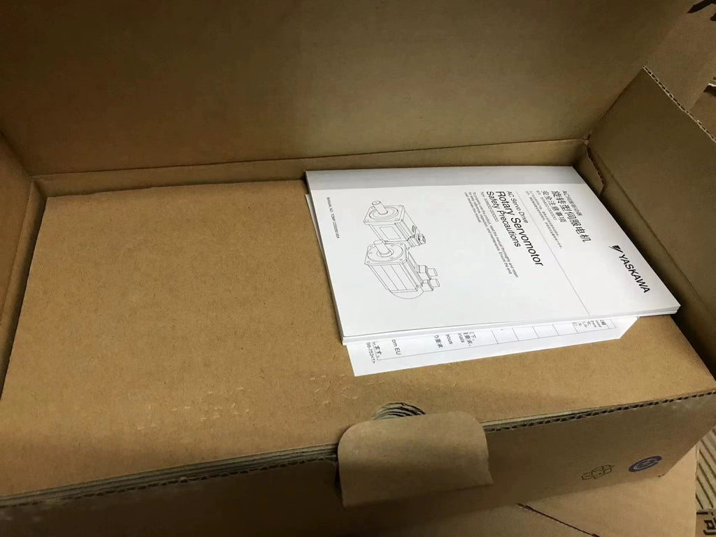 1pc New   YASKAWA SGM7J-04AFC6S