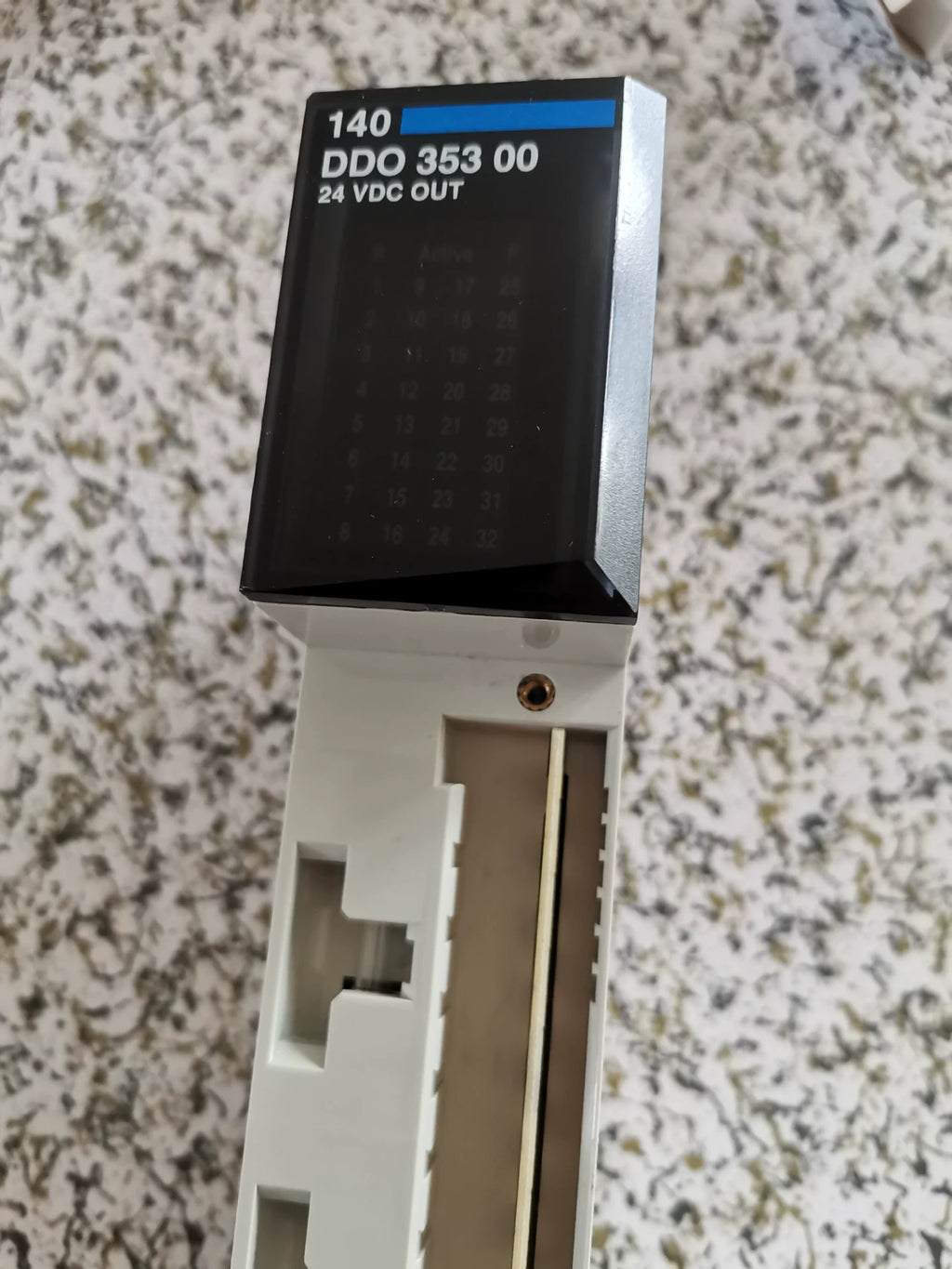 1PC NEW FOR  schneider 140DDO35300  Free ship