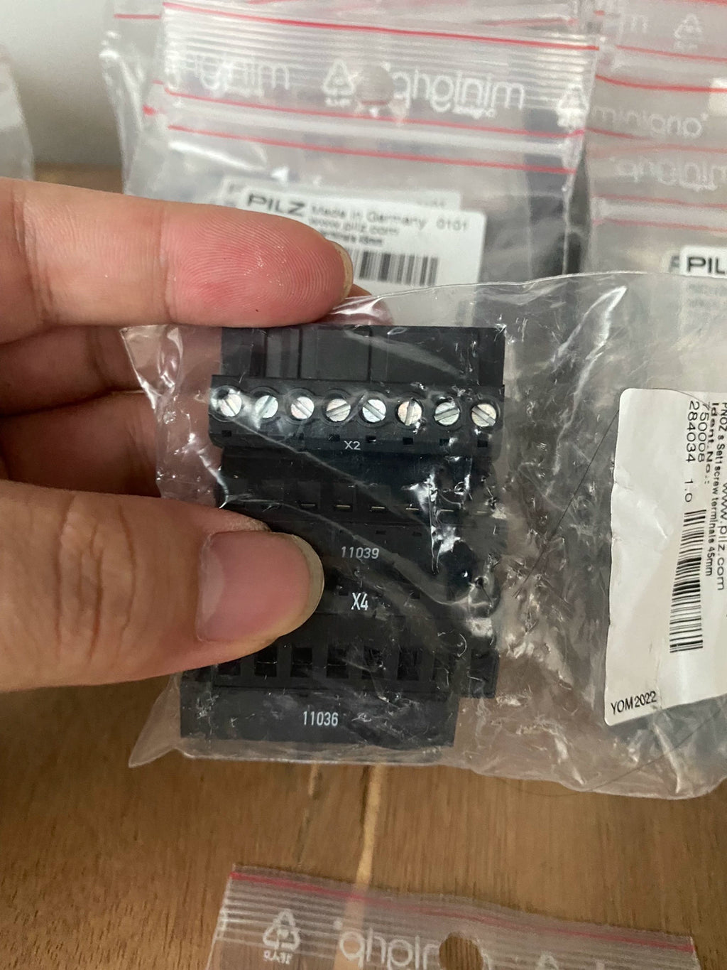 1pc new  PILZ 750330