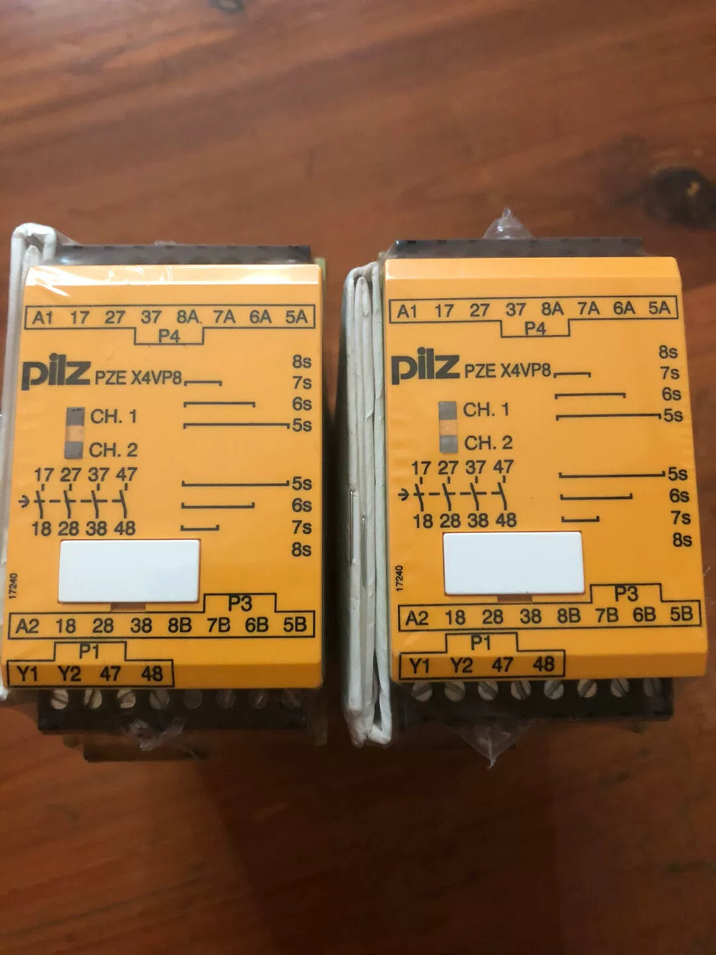 1pc new  PILZ 7PZE X4VP8 777584 24VDC  777584