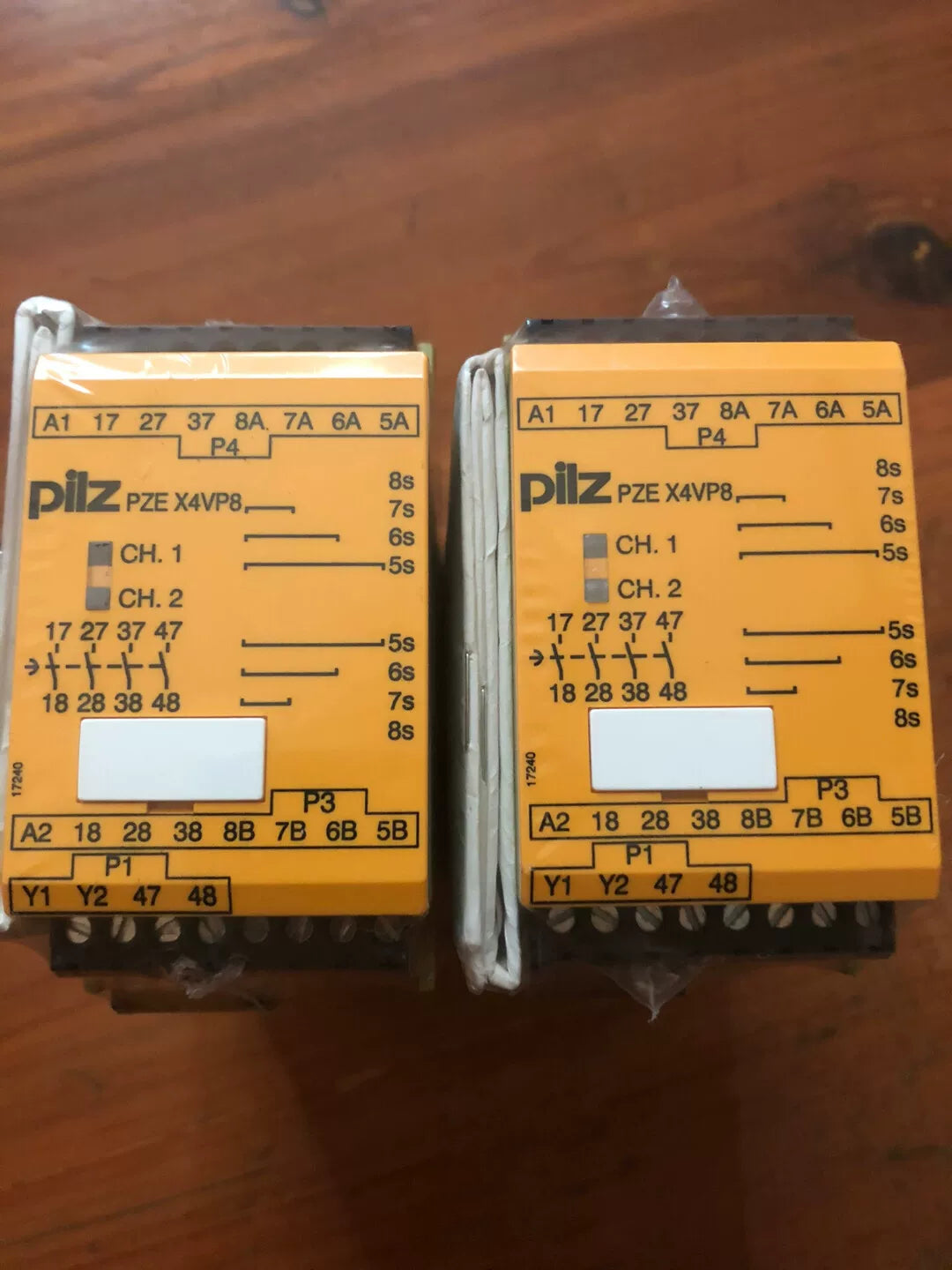 1pc new  PILZ 7PZE X4VP8 777584 24VDC  777584