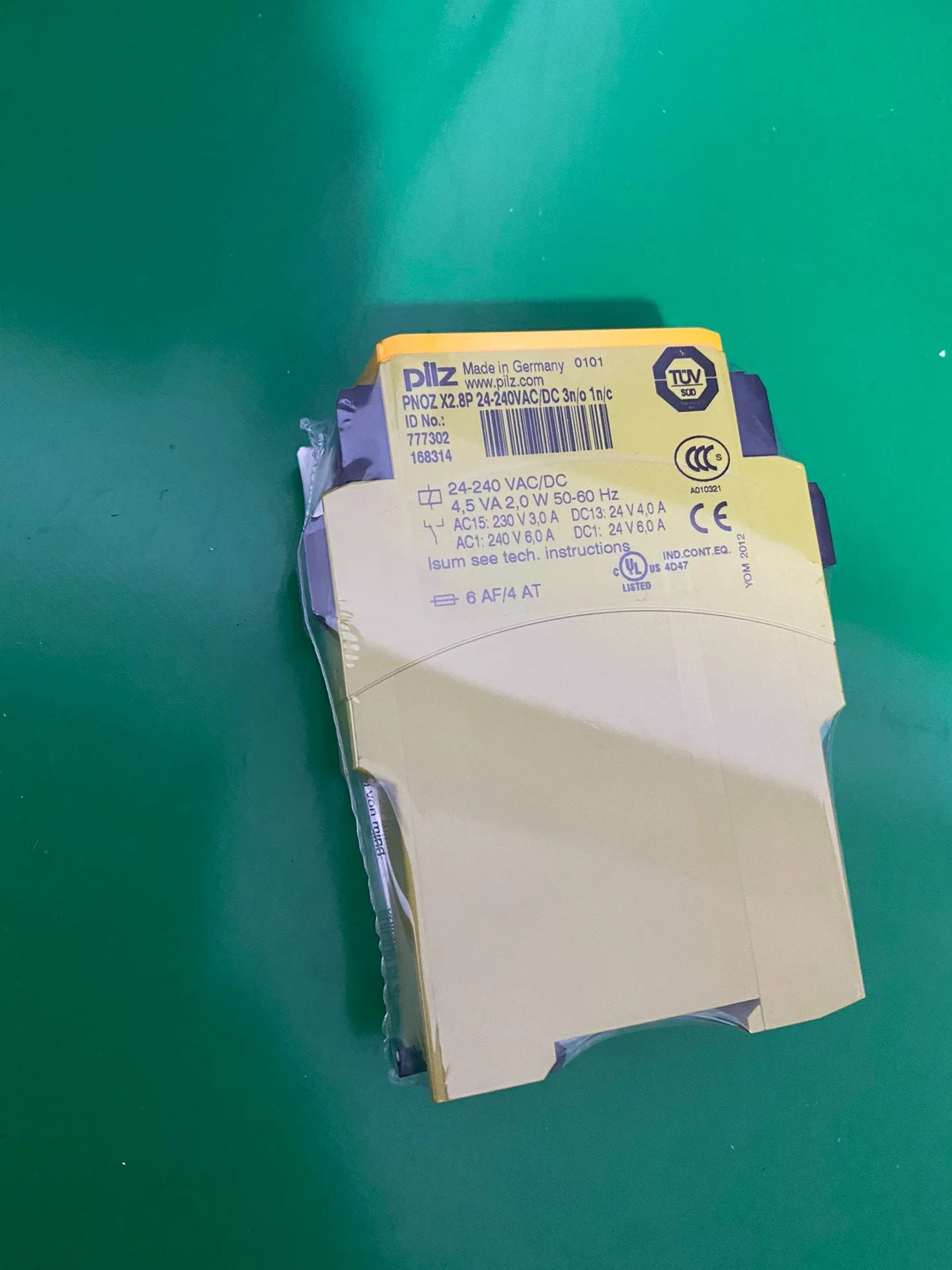 1pc new  PILZ x2.8P   777302