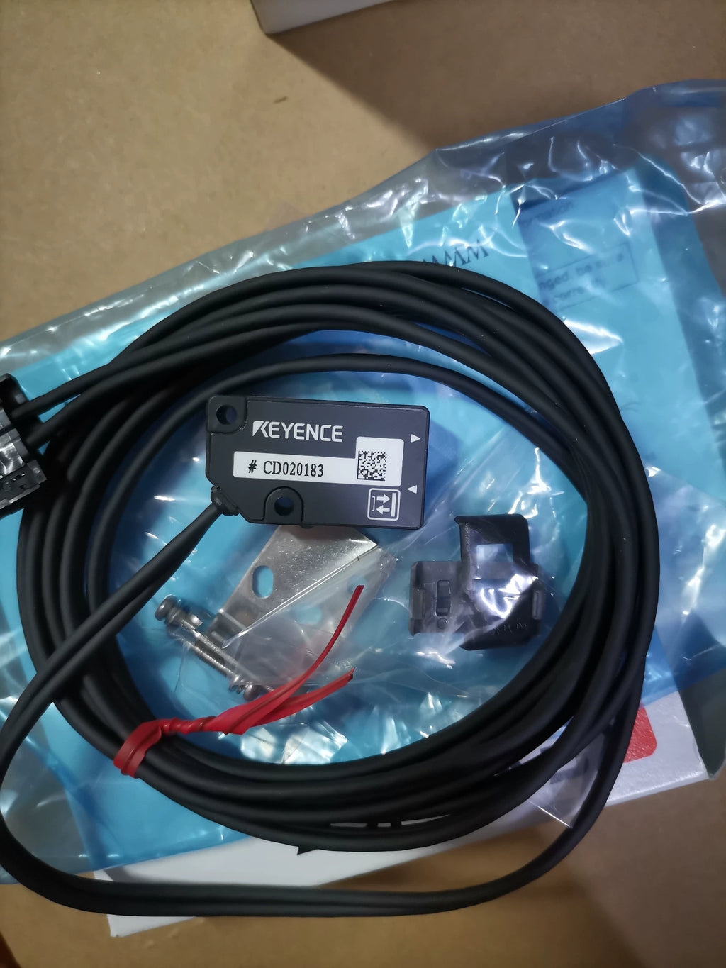 1pc New   KEYENCE LV-NH42