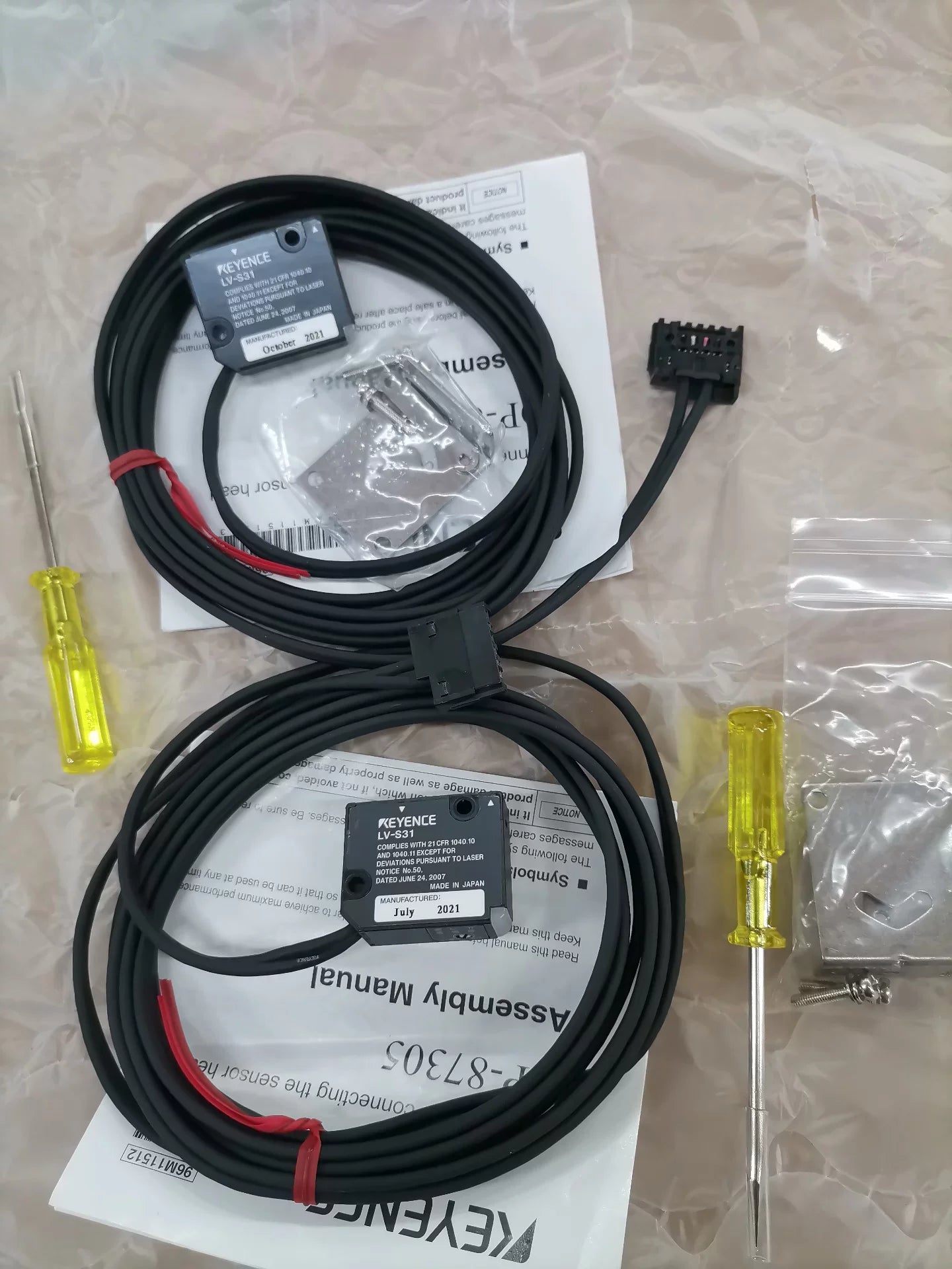 1pc New   KEYENCE LV-S31