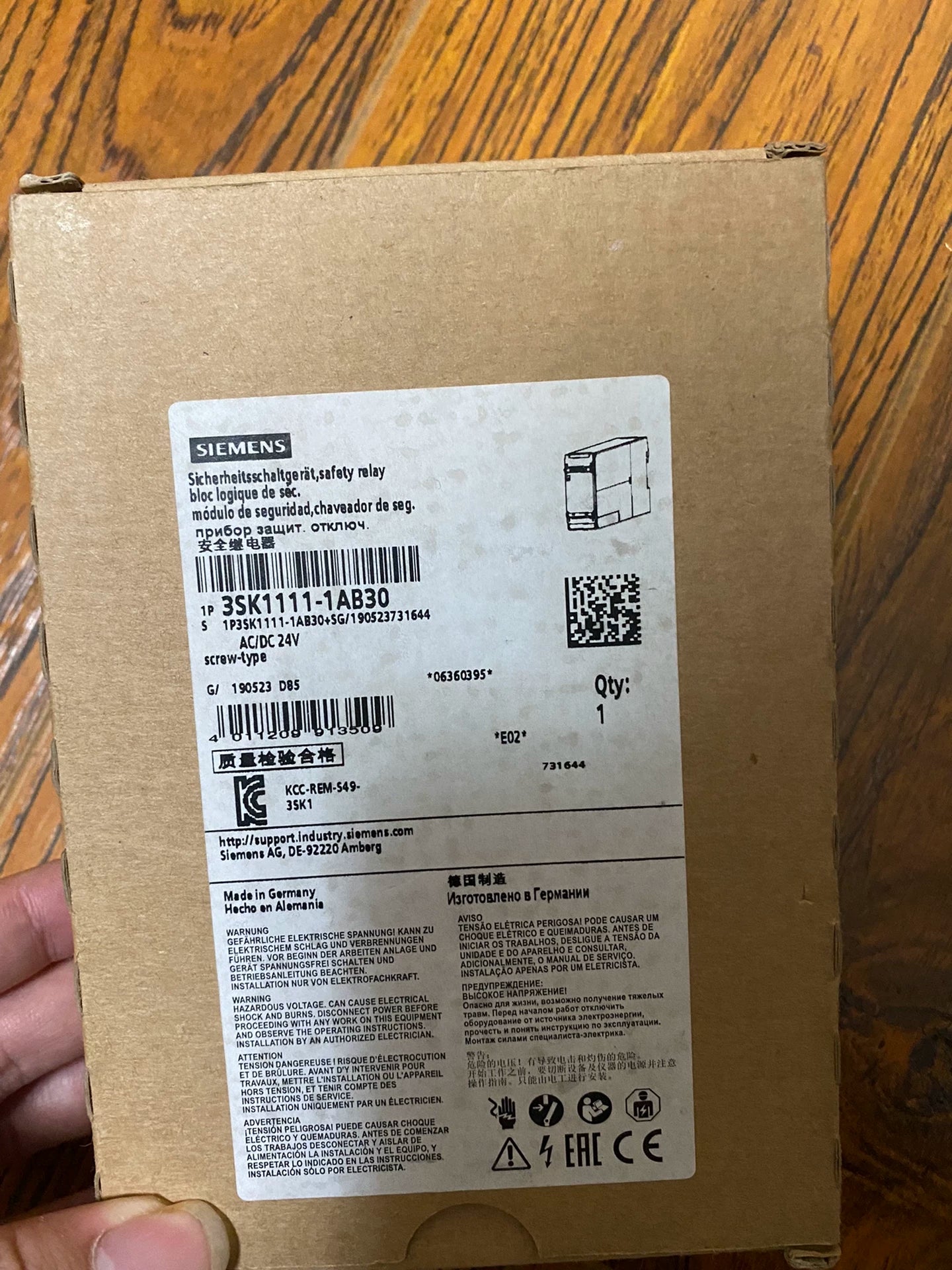 1pc new  SIEMENS 3SK1111-1AB30
